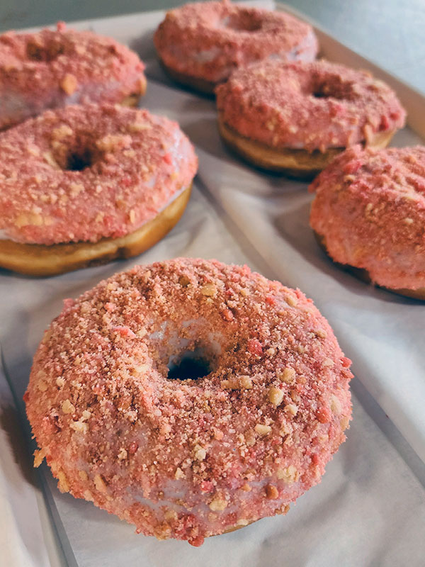 Strawberry-Crunch-Donuts